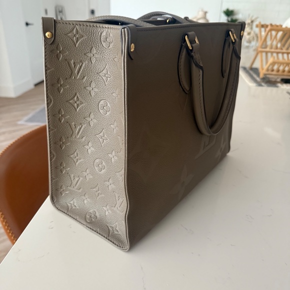 LOUIS VUITTON - On The Go Monogram Bag - Picture 3 of 4